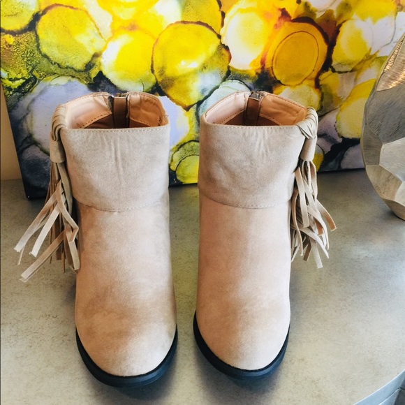 Women’s Suede Ankle boots - Picture 4 of 6